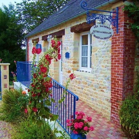 Gite Le Moulin Saint-Vaast-sur-Seulles Zewnętrze zdjęcie